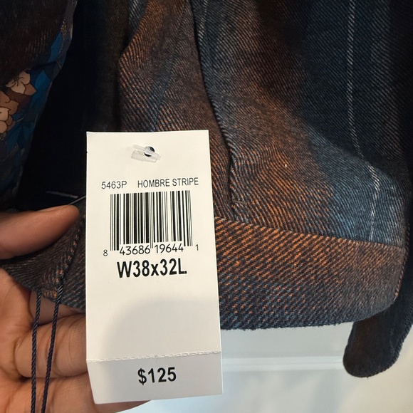 New w tags! Paisley & Gray Slim Fit Bromley Notch fall Suit. 44R, pants-38x32. - Picture 11 of 16